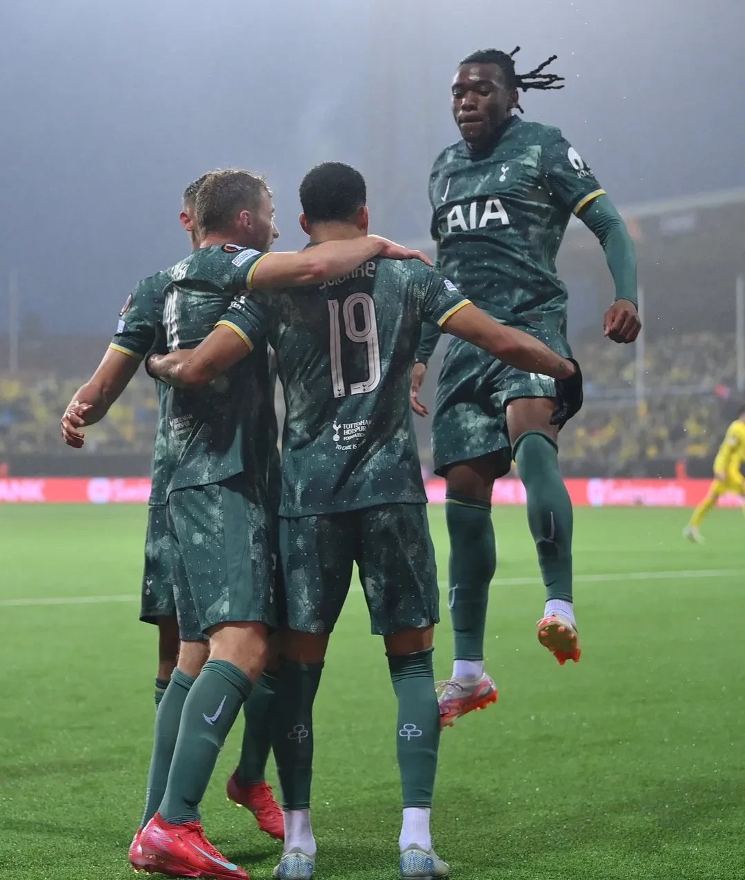 米兰体育平台 -曼联发布备战花絮，清晨刷新队史纪录，欧超杯任务艰巨，赛季目标并未改变 