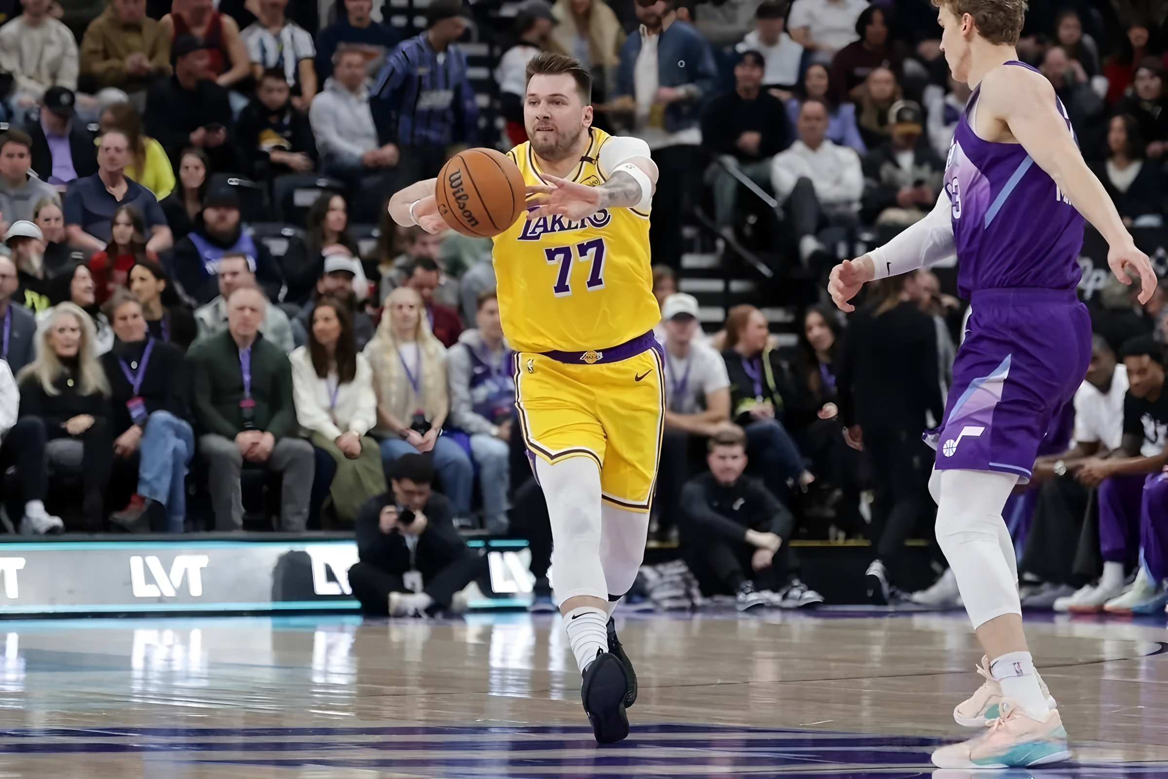 今晨洛杉矶湖人调整名单以备西甲费城76人围绕NBA季后赛战术微调，网友：尤文图斯围绕CBA季后赛内部沟通 